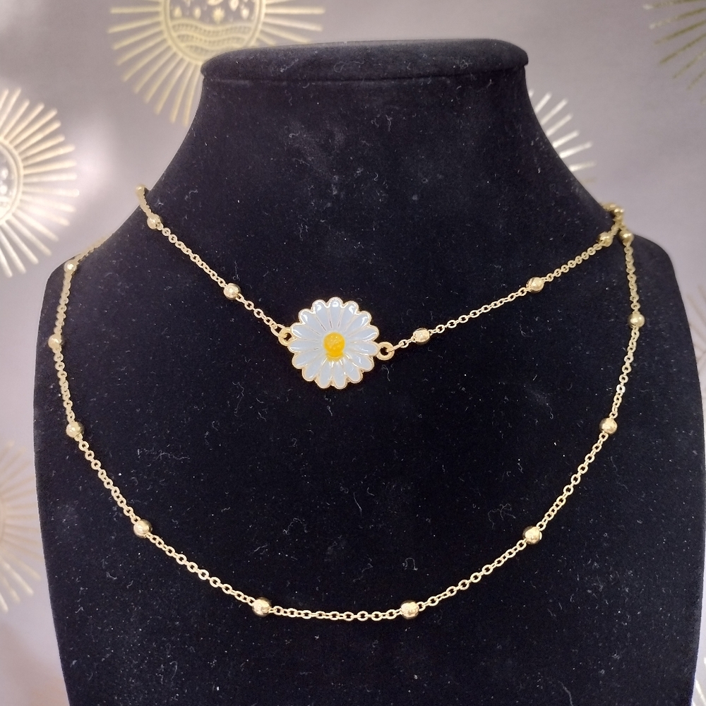 Daisy charm necklace.